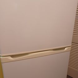 Medium Size Refrigerator Excellent Working Condition 