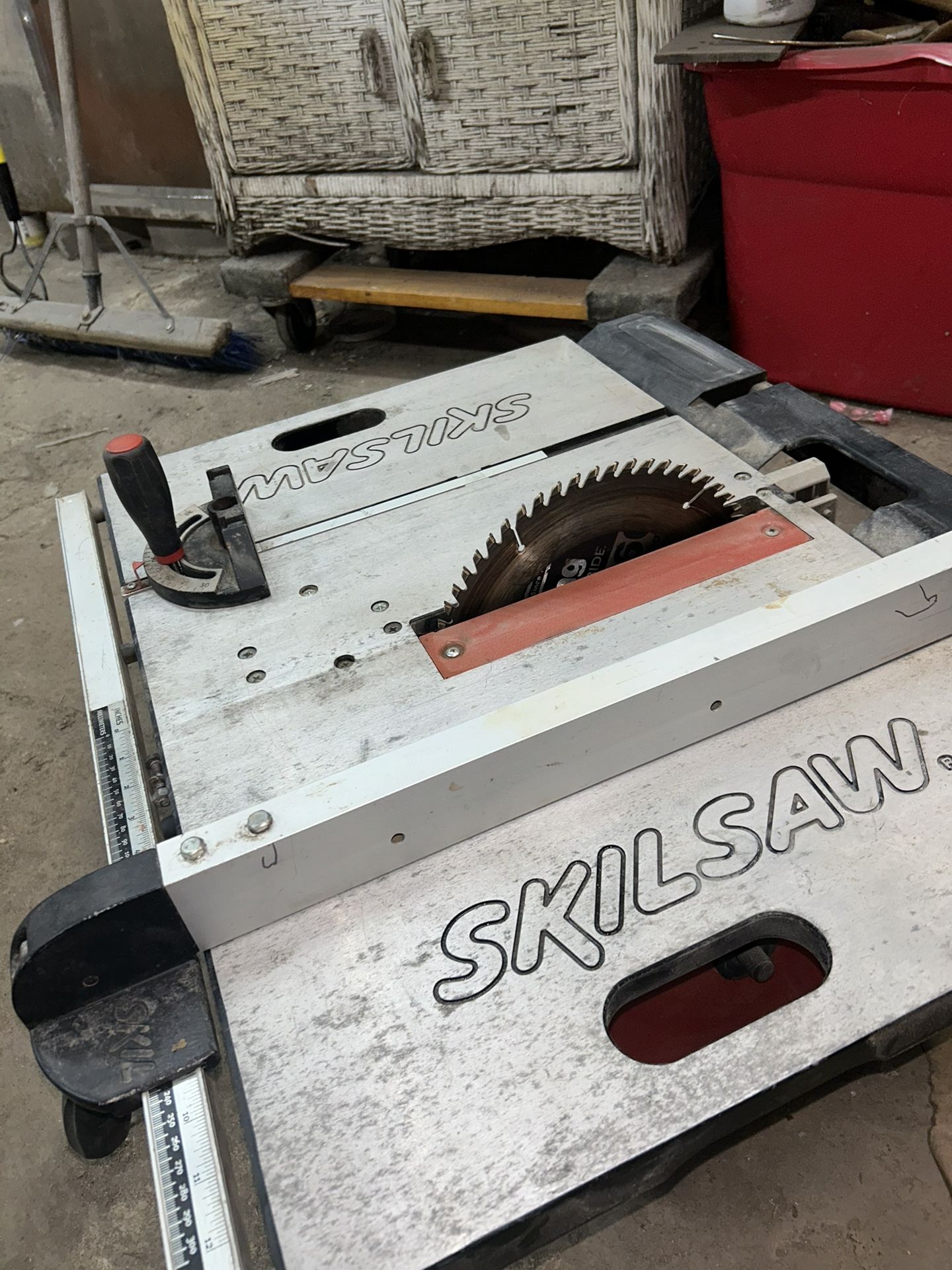 Skill Table Saw