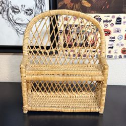 Vintage Wicker Decorative Shelf Or Stand 18x14x5
