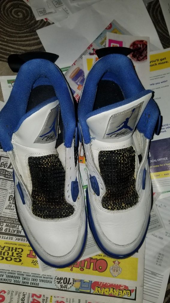 NIKE AIR JORDAN 4 RETRO VERY VERY GOOD CONDITION