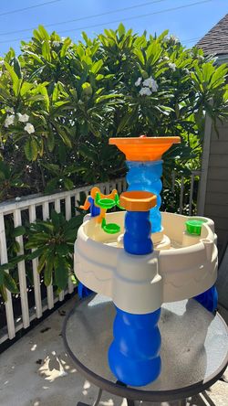Splash and play water table