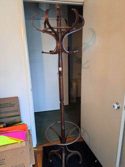 Spinning coat rack