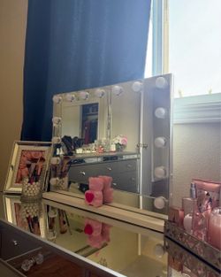 Vanity mirror