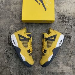 Air Jordan 4 Retro “Lightning” 2021 Release Size 9 Brand New 
