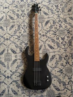 Dean Edge 4 Bass