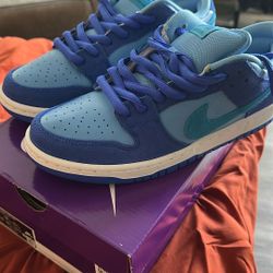 Nike Dunks 