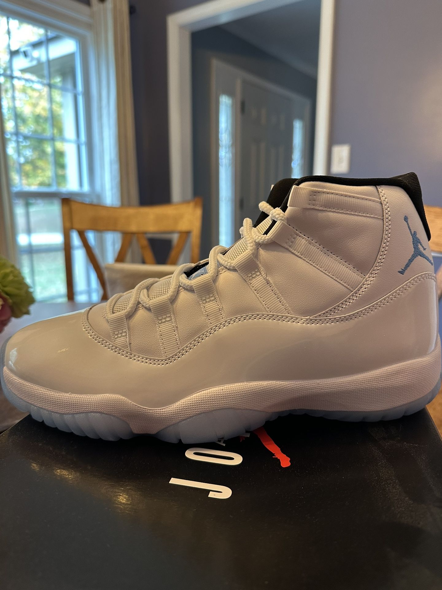 Jordan 11 Legend Blue