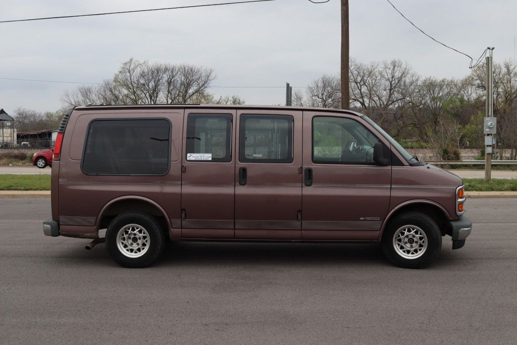 Chevy 1999 Van With Handicap Lift