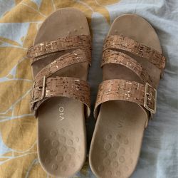 Vionic Size 10 Women’s Sandals