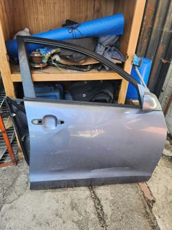 03-08 Toyota Matrix Front Passenger Door