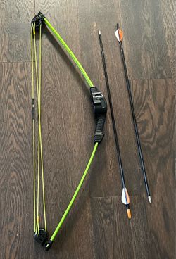 Youth Recurve Bow & 2 Arrows – Great Condition