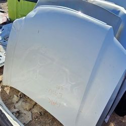 2002/09 Gmc Envoy Hood
