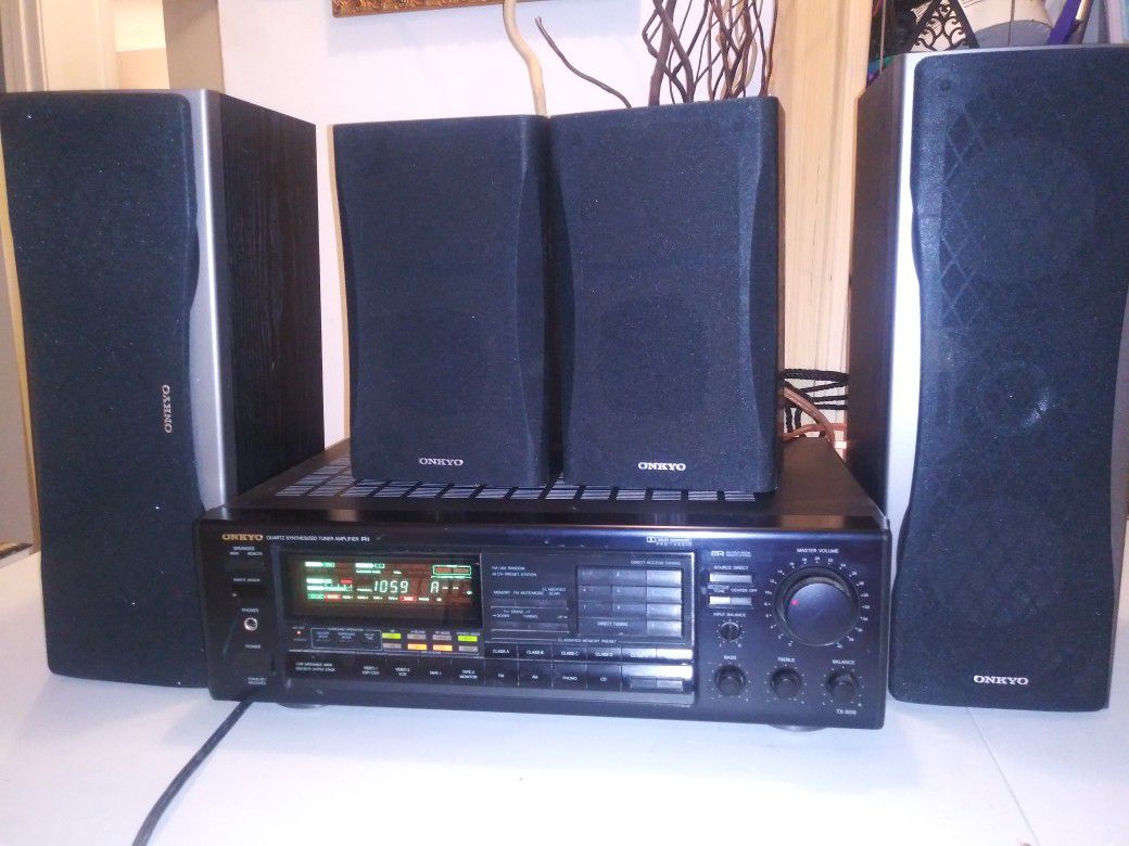 Onkyo quartz synthesizers tuner amplifier and speakers great sound!!