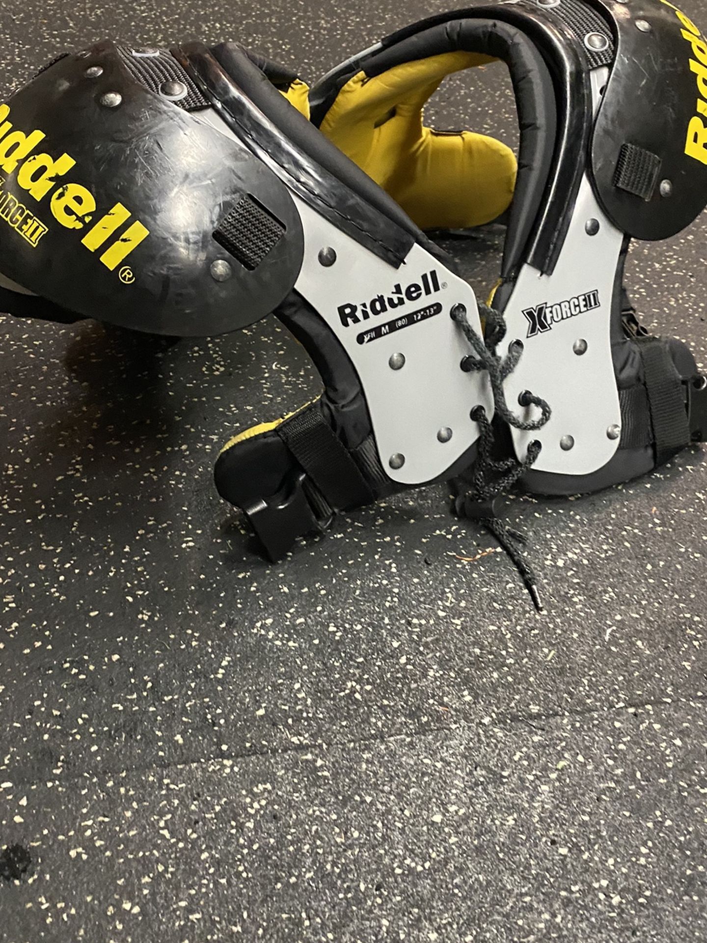 Riddell Youth small Shoulder Pads