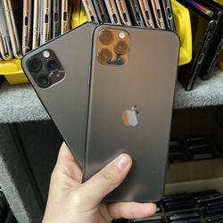 Factory Unlocked IPhone 11 Pro Max 256 gb comes with store warranty 