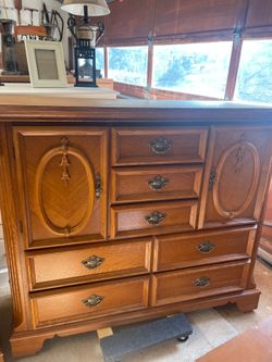 Bassett 7 drawer vintage dresser and nightstand