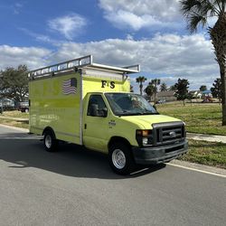 Ford E3.50 super duty box truck