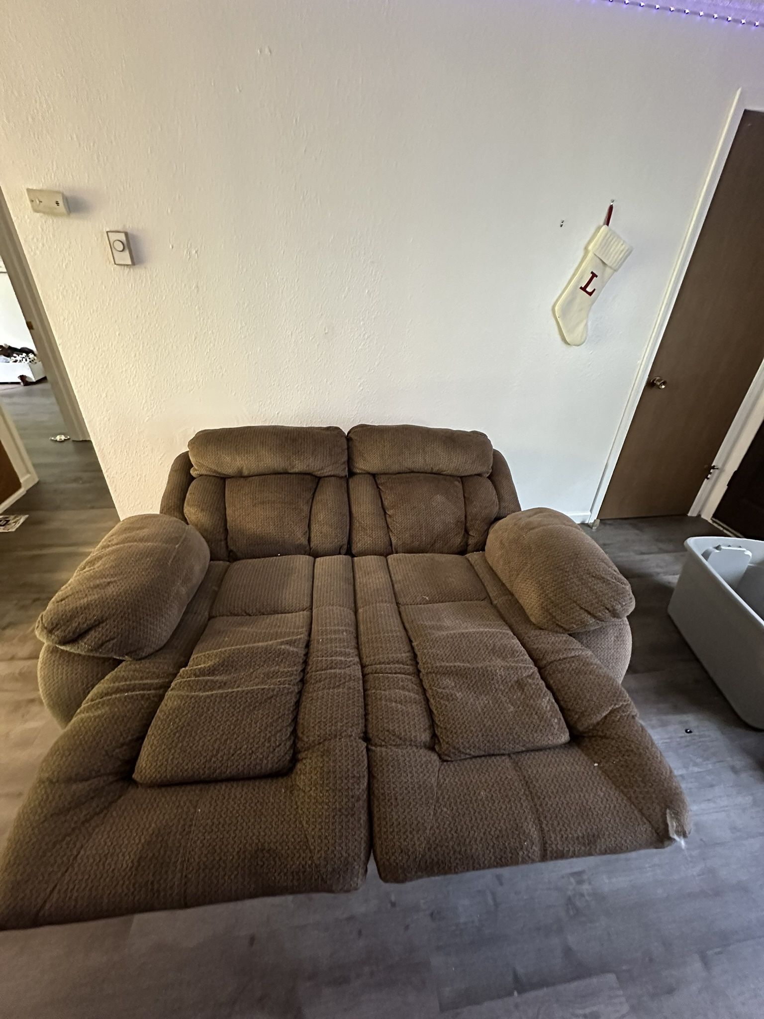 2 electric recliner couches