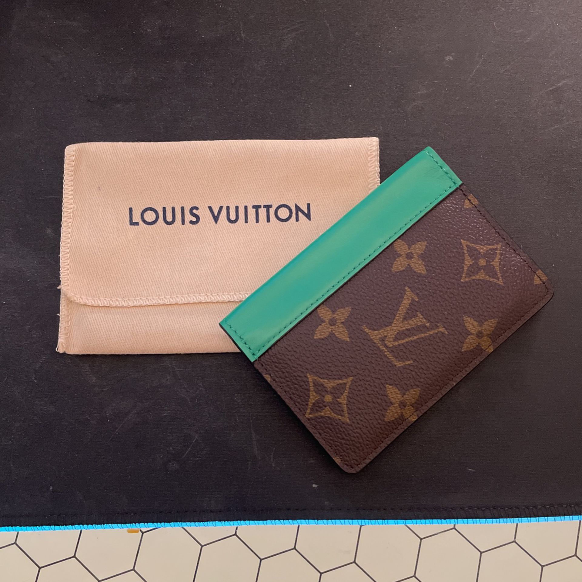 Louis Vuitton Wallet for Sale in Laguna Niguel, CA - OfferUp