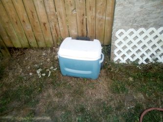 Igloo Cooler Extra Large Size With Wheels and Handle