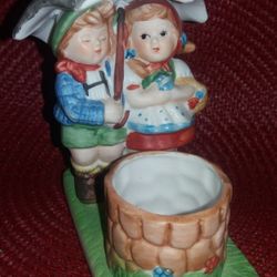 VTG 1980 an 1981 Set Of 2 Ceramic Figurines.