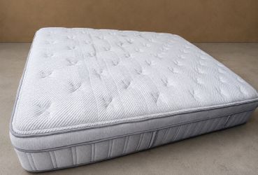 Leesa Legend Chill Queen Mattress – Like New