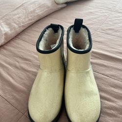 Ugg Boots size 8 - Used Few Times In Really Good Condition