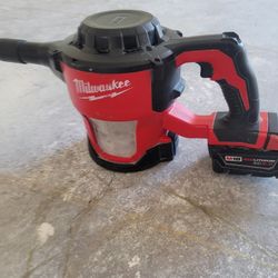 Milwaukee Vacuum M18