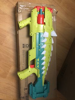 Nerf DinoSquad Armorstrike Dart Blaster, 16 Darts, Indoor and Outdoor Games, Dinosaur Toys for 8 Year Old Boys and Girls and Up