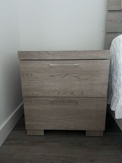Set of 2 Gray Wood-Look Nightstands