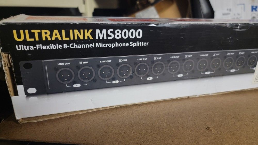 Behringer MS8000
Ultra-Flexible 8 Channel Microphone Splitter