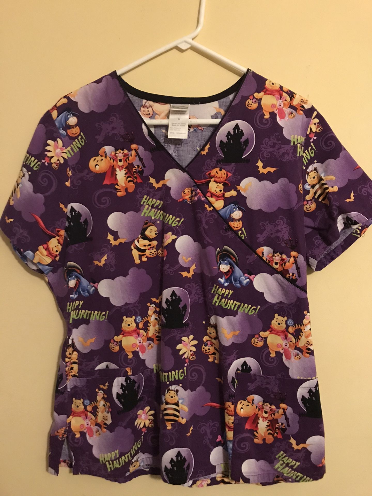 Disney Winnie the Pooh Scrub Shirt size M