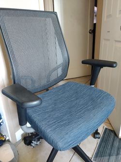 Ergonomic office chair