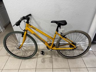Cannondale Bicycle . Small Frame . Only Gears At The Back Good Tires , Good Tires Good Condition. Ready To Ride