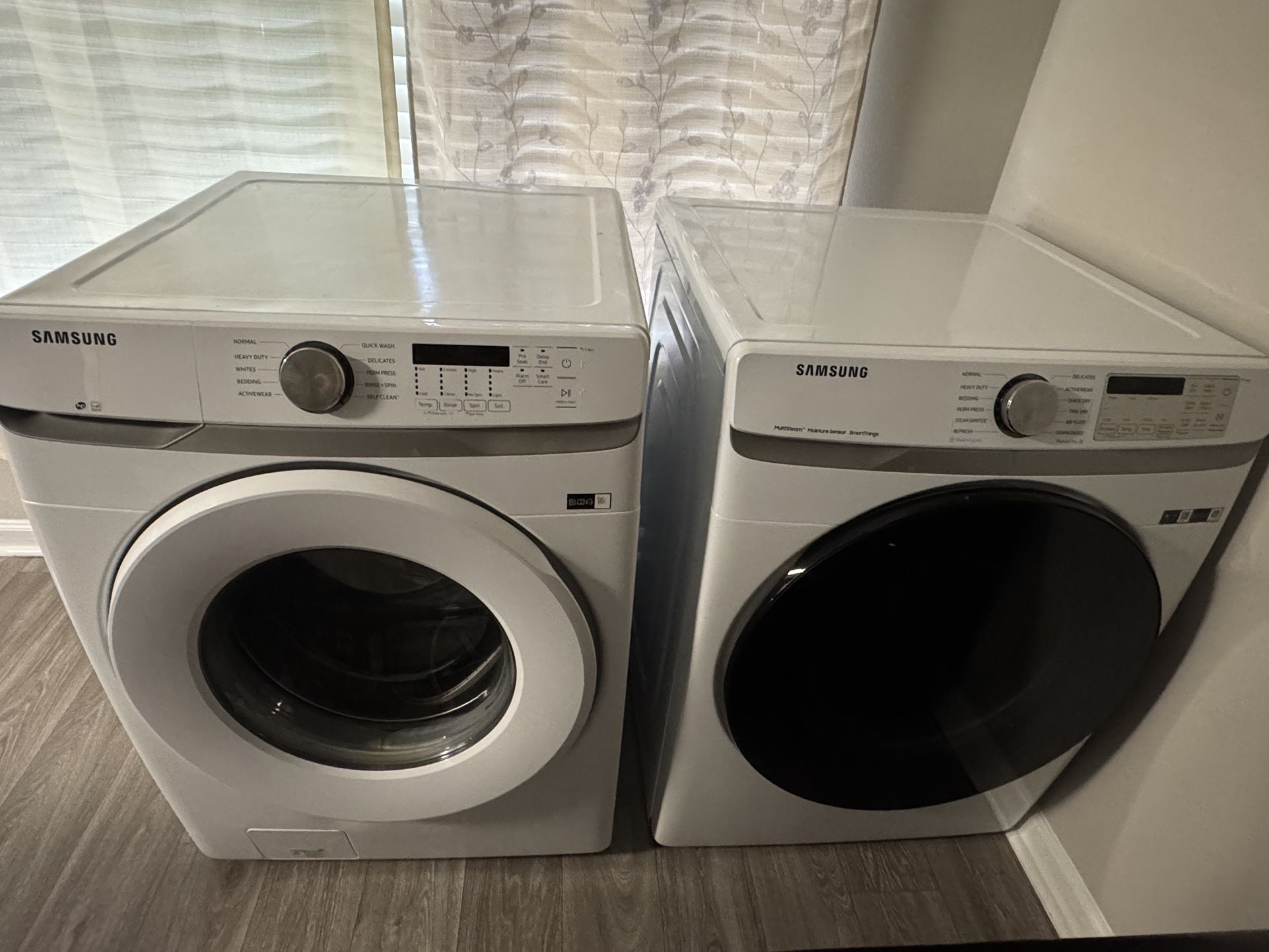 They are sold almost new little use this good Samsung digital