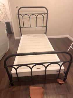 Twin Black Medal Frame w/Bunky Board