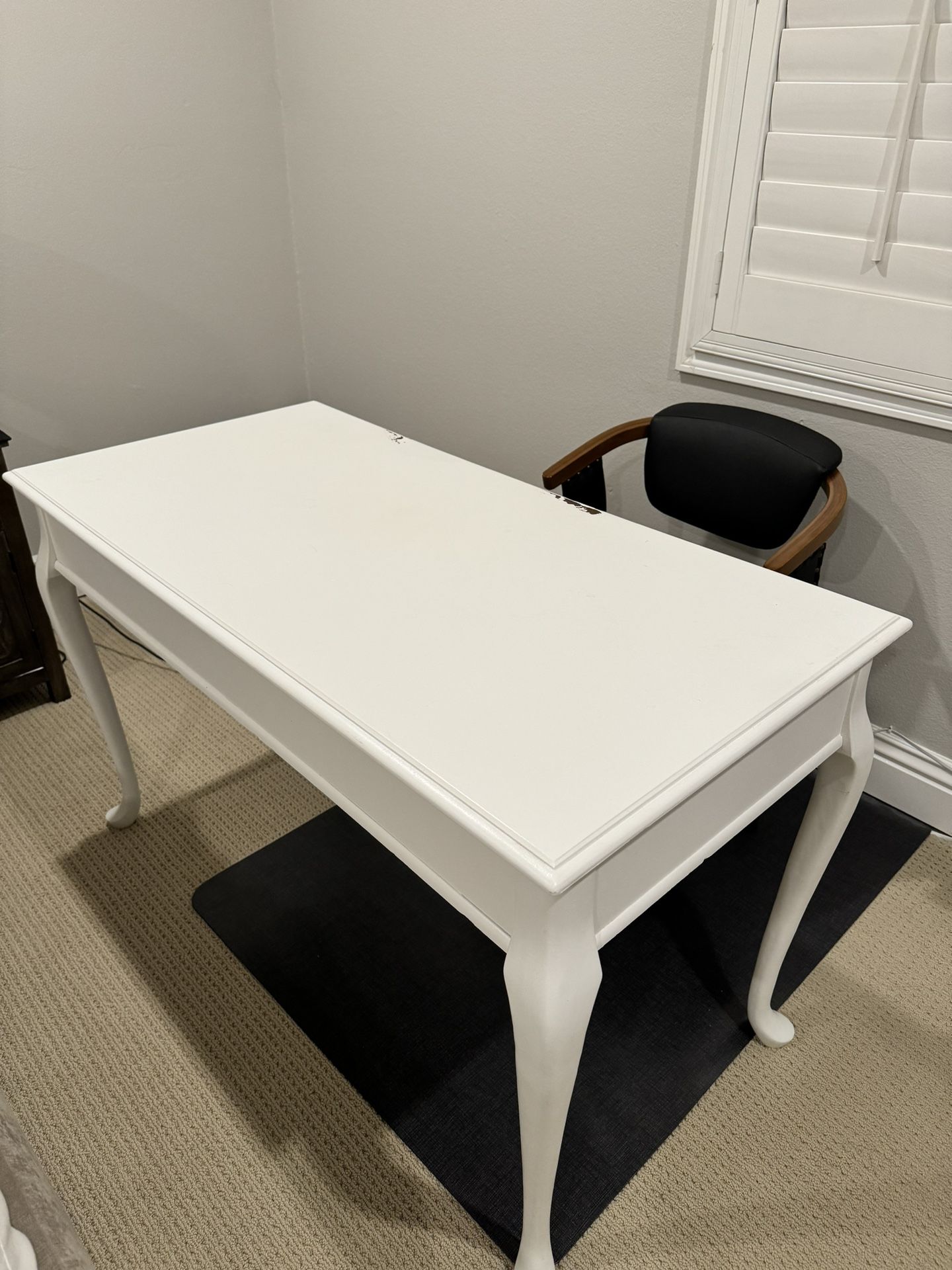 White Desk for Sale in Orange, CA OfferUp