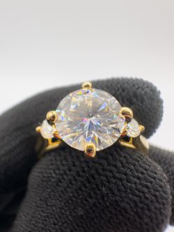 Moissanite 3.93 CTW Ring Size 5/5.5 [Never worn before]