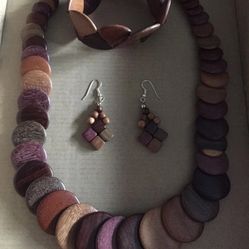  20” Wooden necklace, bracelet and earrings set.