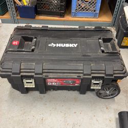 Husky 25 Gallon tool box in excellent condition