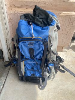 Women’s backpacking backpack