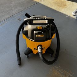 DeWalt Shop Vacuum 