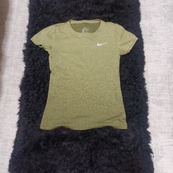 Nike Dri fit Xs Green Shirt 