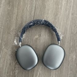 AirPods Max Blue – Brand New / Like New