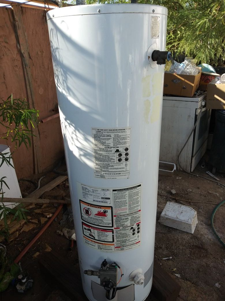GAS WATER HEATER 40 GALLONS