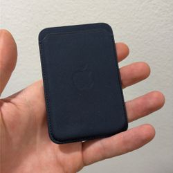 Apple Vinewoven Wallet With MagSafe New Never Used It Blue Color 