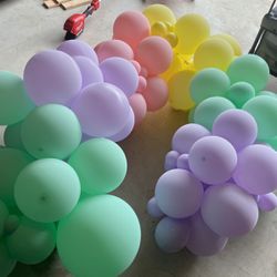 Free Balloons For Arch 