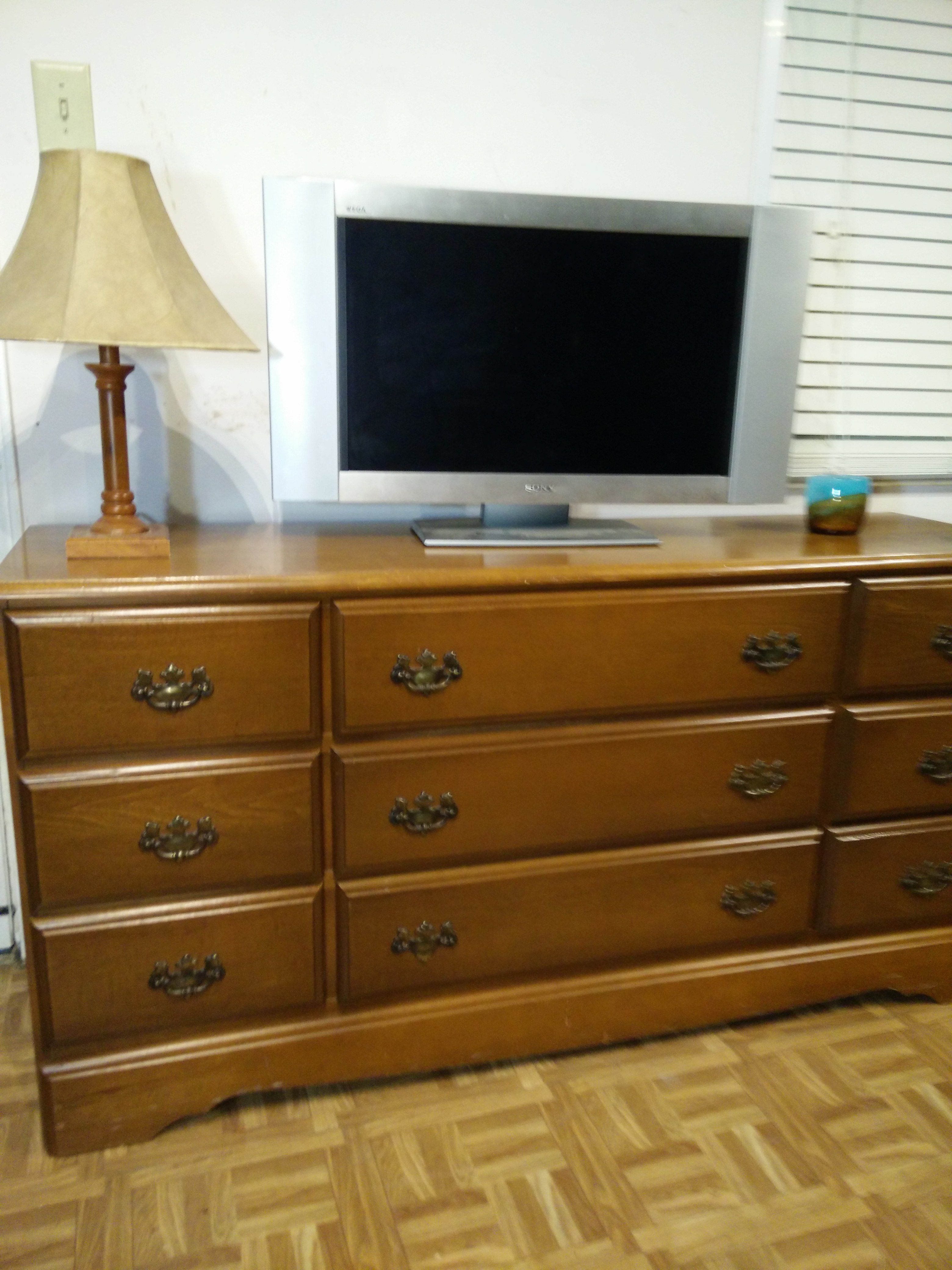 Nice solid wood dresser/ buffet/ TV stand in very good condition, all the 9 drawers sliding smoothly,
