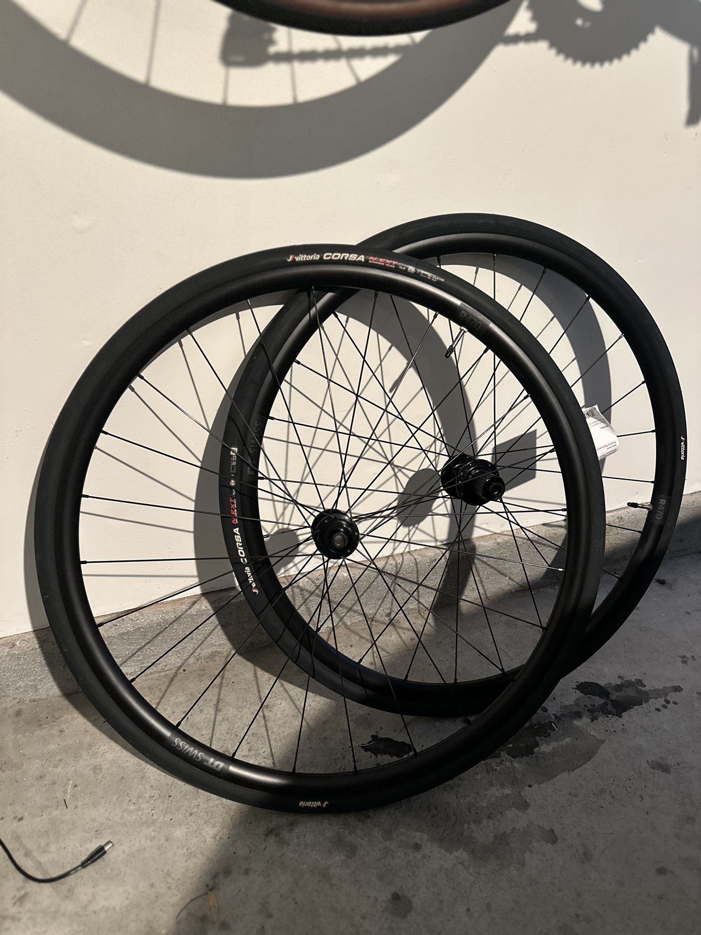 Dt Swiss R470 Rim & Tire