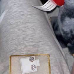  gold earring with diamond